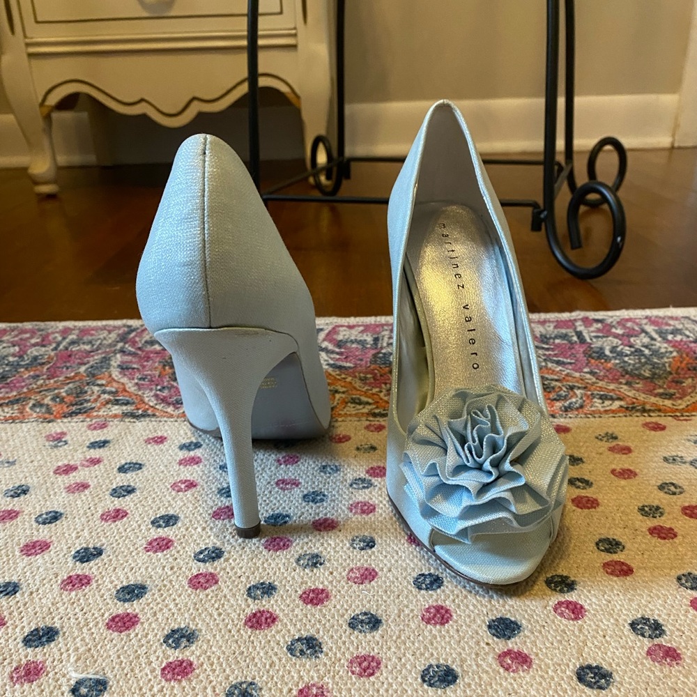 Your something blue!! Women’s heels, size 6.5.